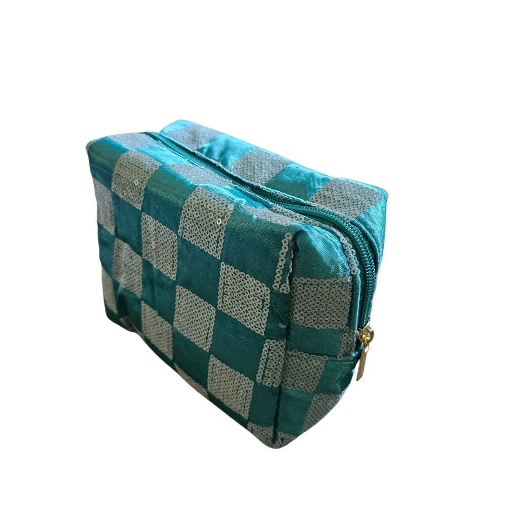 unbranded stylish compact